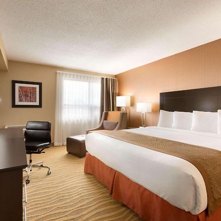 Park Inn By Radisson Toronto-Маркем Экстерьер фото