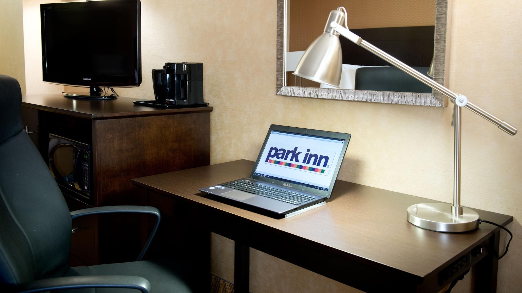 Park Inn By Radisson Toronto-Маркем Экстерьер фото