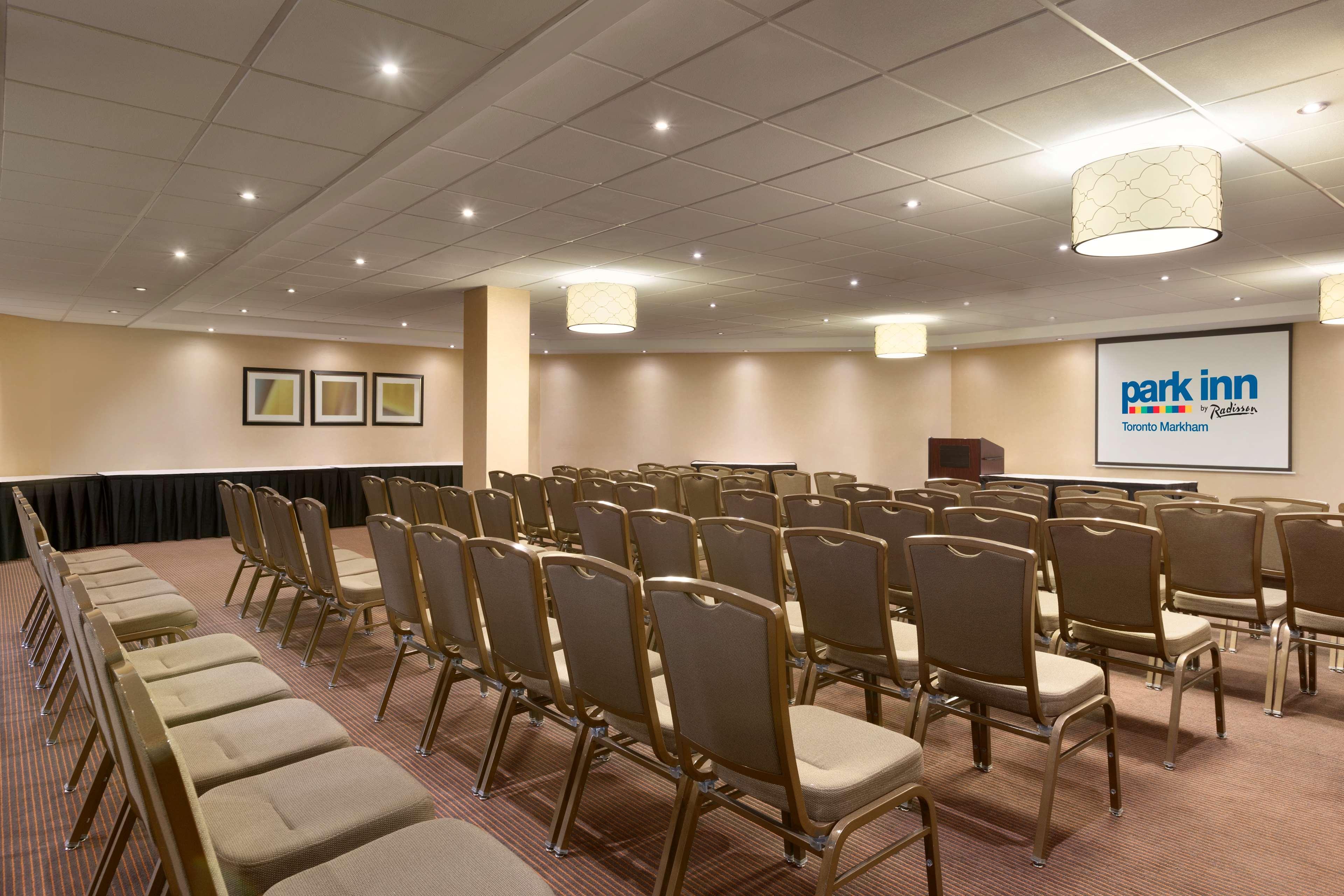 Park Inn By Radisson Toronto-Маркем Экстерьер фото