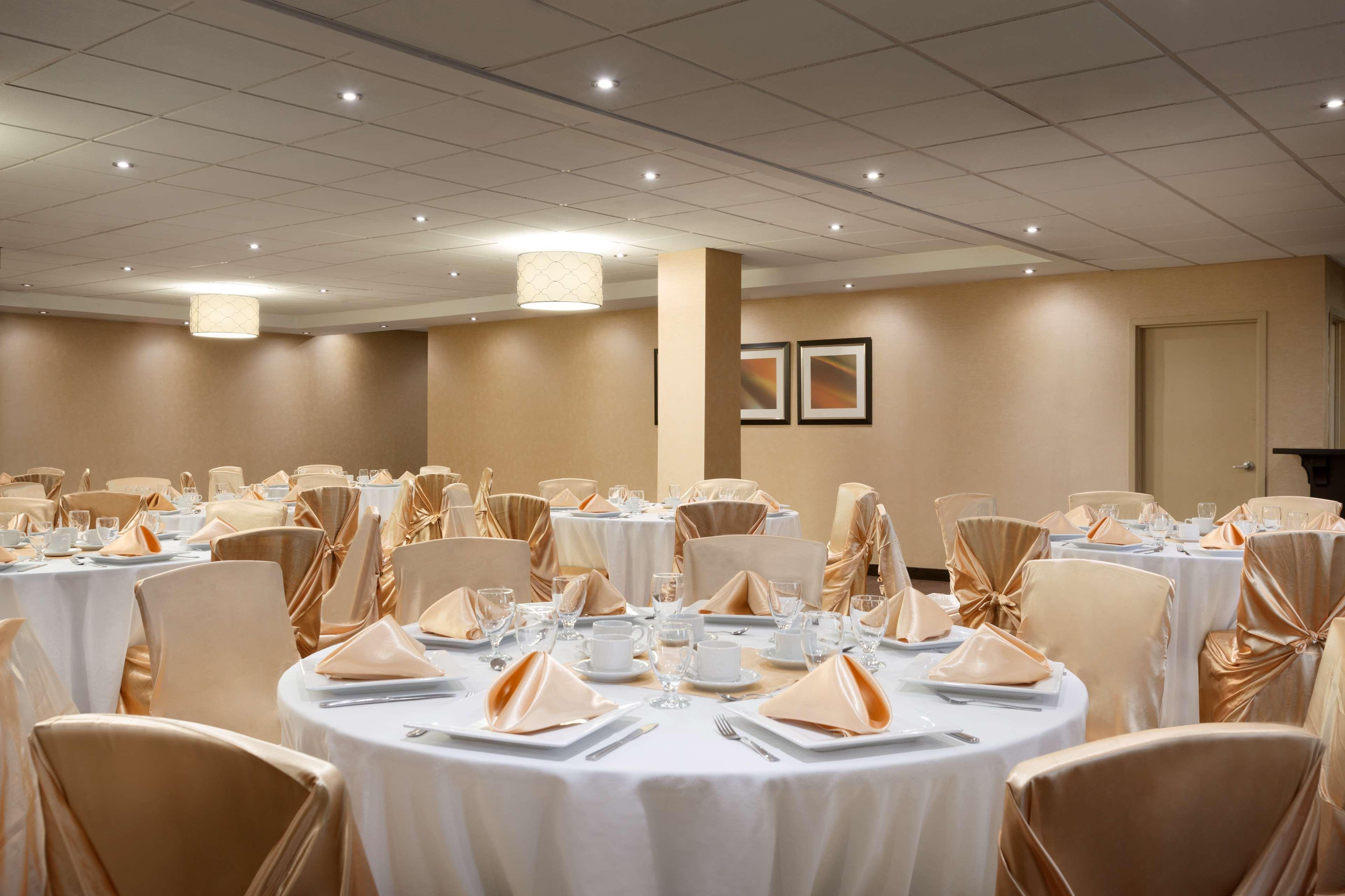 Park Inn By Radisson Toronto-Маркем Экстерьер фото