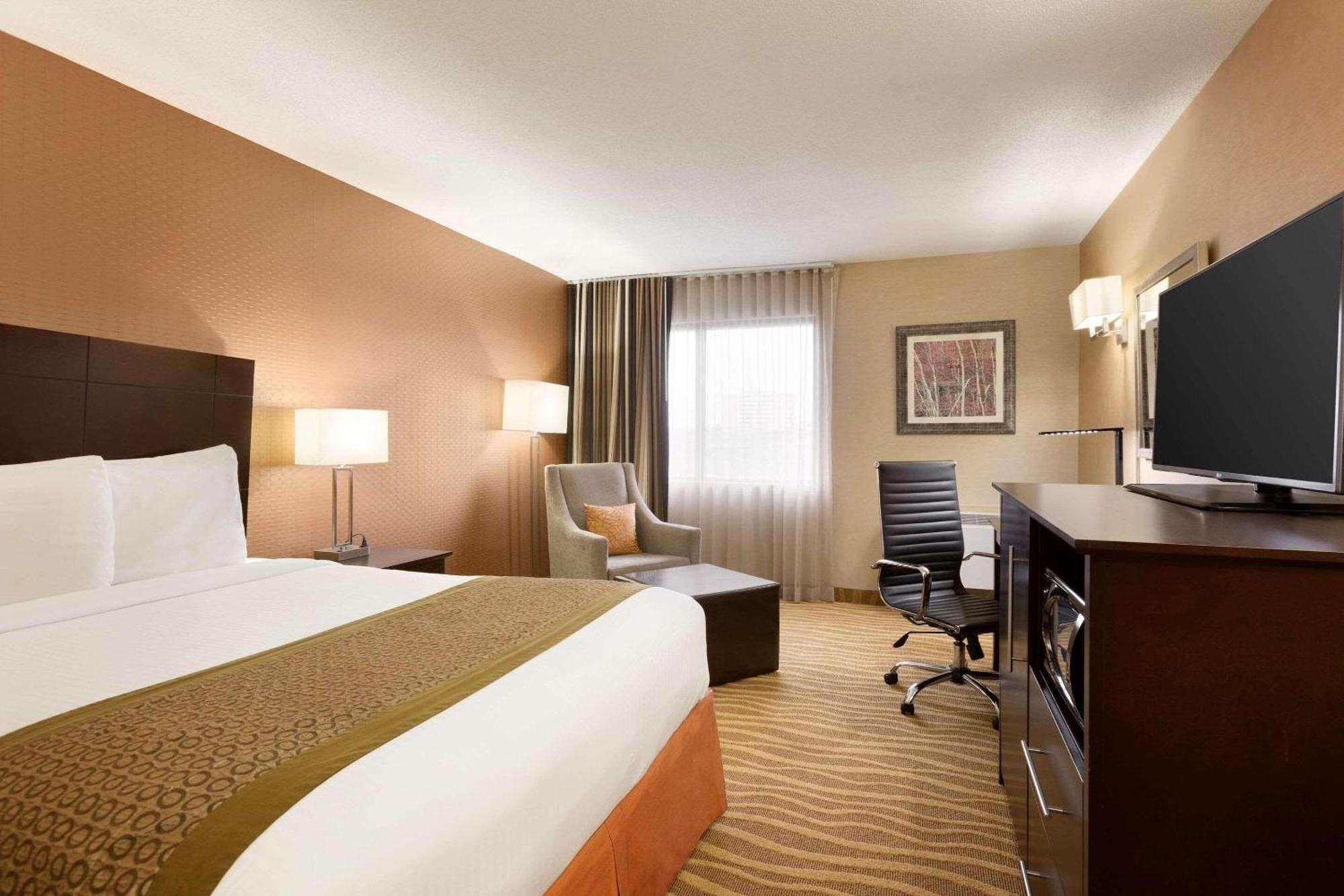 Park Inn By Radisson Toronto-Маркем Экстерьер фото